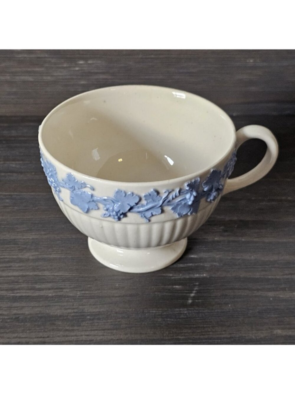 Wedgwood Edme Queensware Blue Raised Grapes Teacup 2.5" vintage grapevine garlan - Picture 5 of 12
